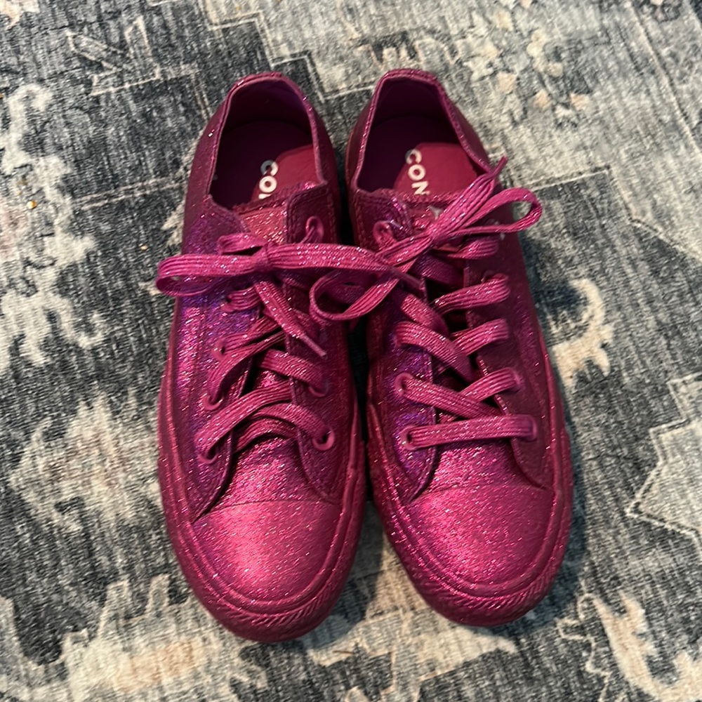EUC Solid pink glitter women’s Converse Size 6